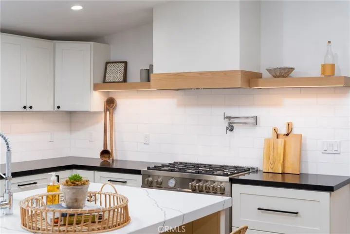 254 Villanova Road, Costa Mesa, California 92626