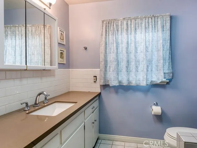 Bathroom with subway tile and Quartzstone countertop