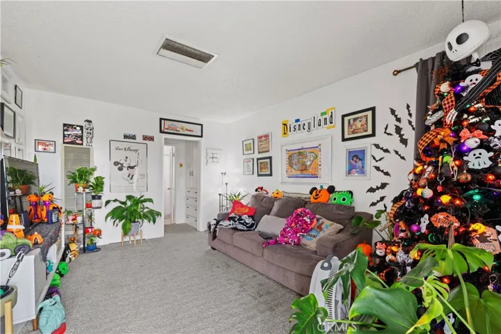 425 - Living Room