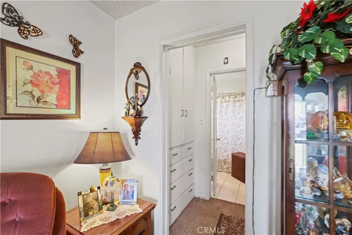 427 - Living Room toward hallway