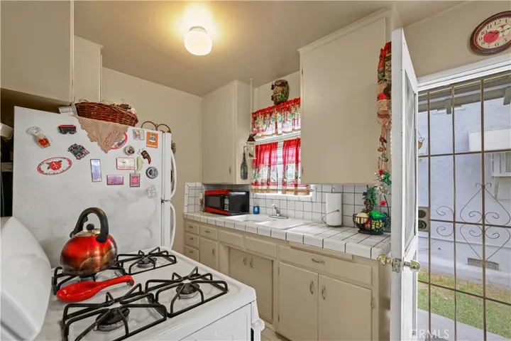 427 - Kitchen