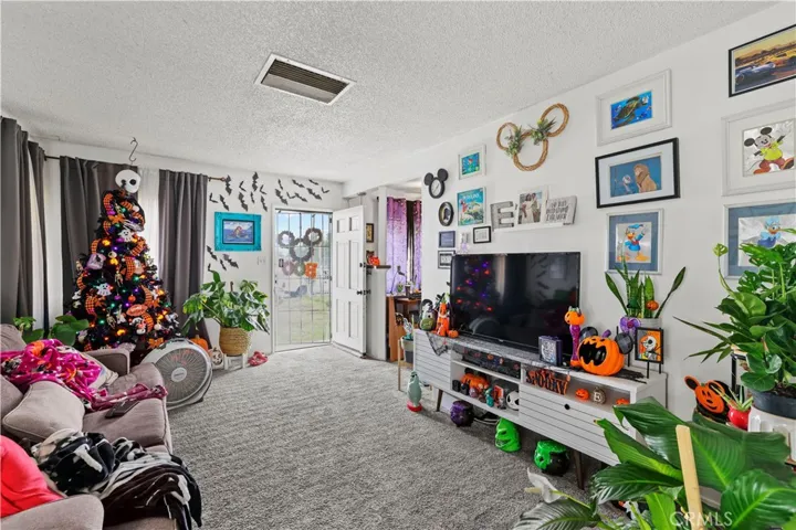 425 - Living Room