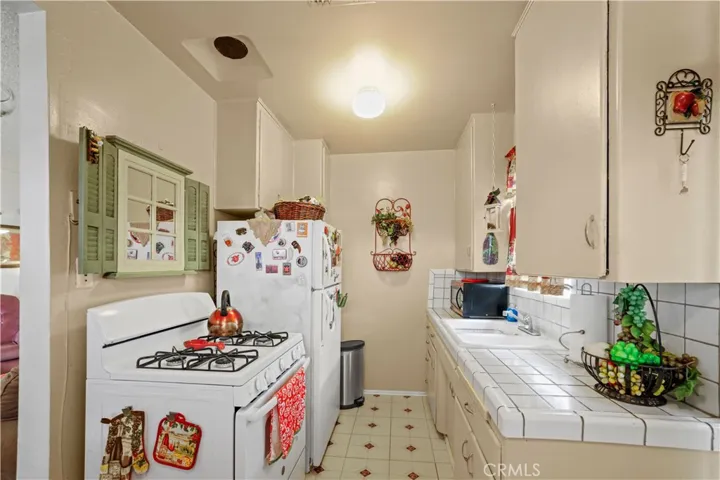 427 - Kitchen