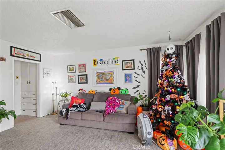 425 - Living Room