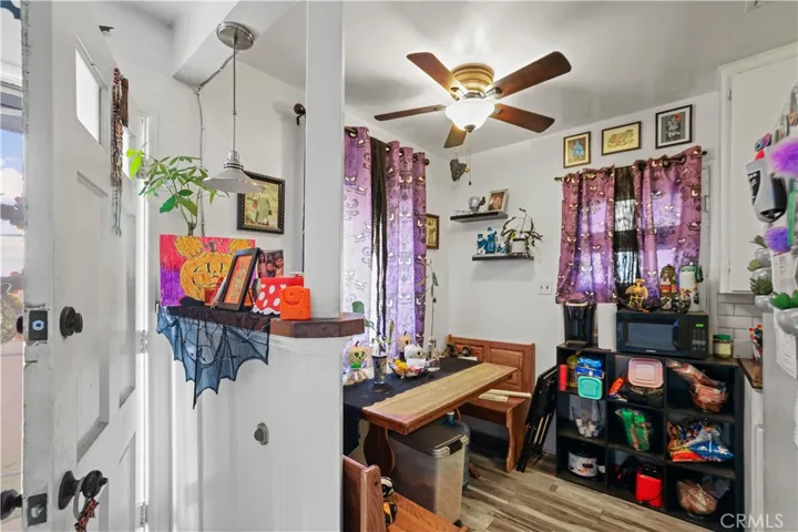 425 - Kitchen Area