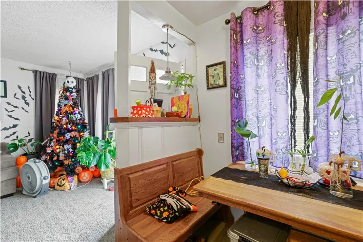 425 - Eating Area / Living Room