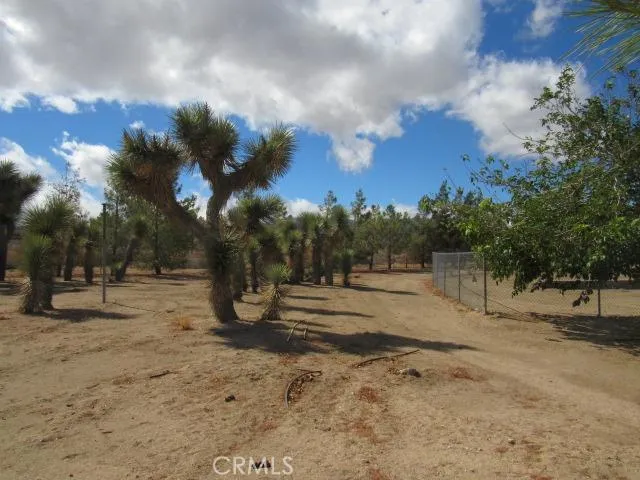 10262 Valle Vista Road, Phelan, California 92371