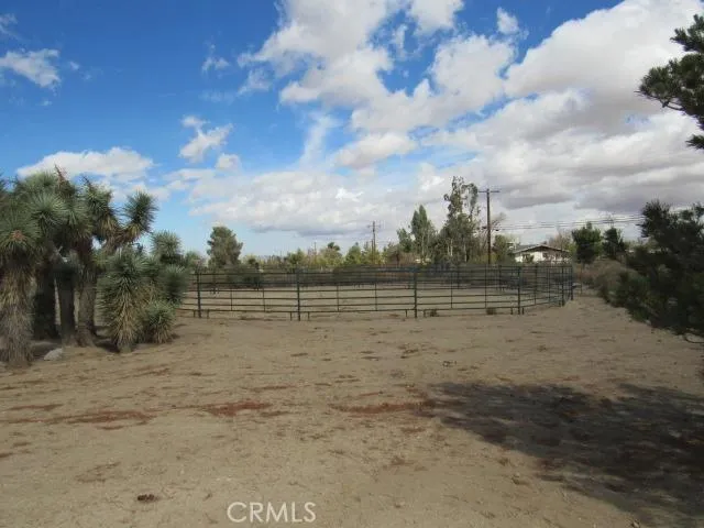 10262 Valle Vista Road, Phelan, California 92371