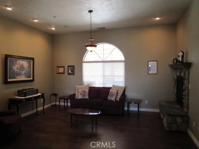 10262 Valle Vista Road, Phelan, California 92371