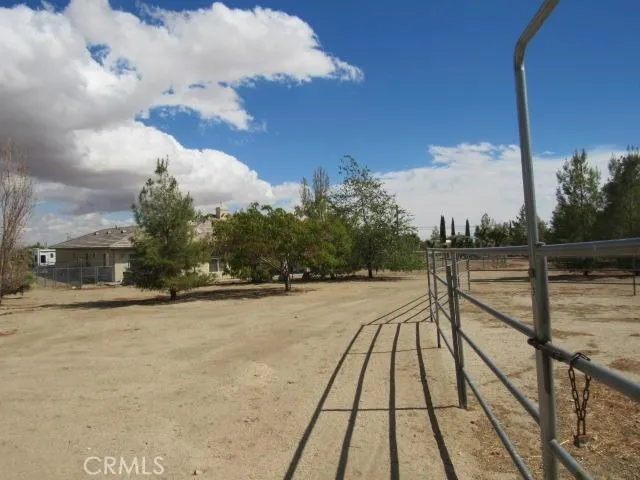 10262 Valle Vista Road, Phelan, California 92371