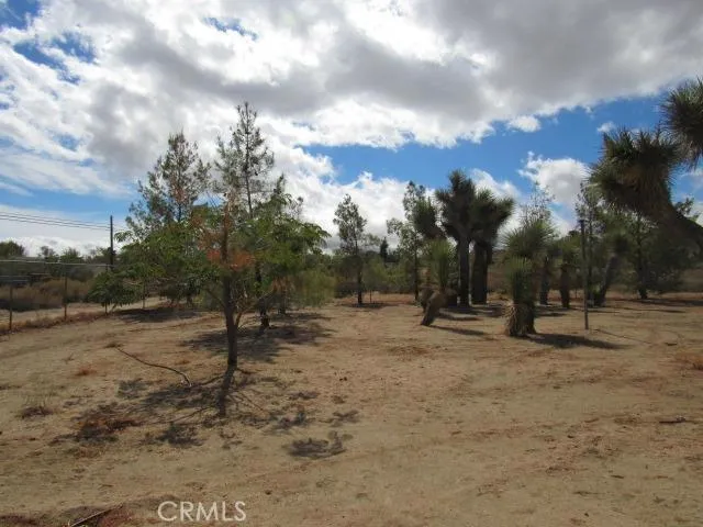 10262 Valle Vista Road, Phelan, California 92371