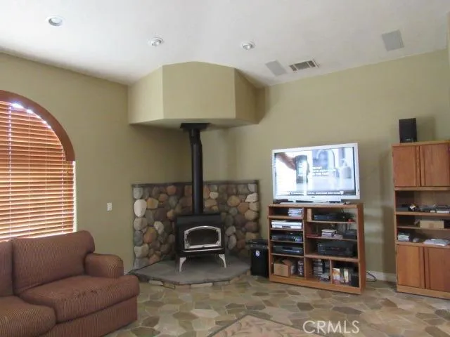 10262 Valle Vista Road, Phelan, California 92371