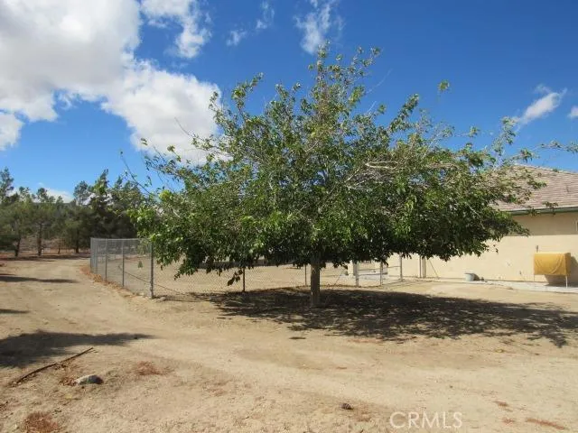 10262 Valle Vista Road, Phelan, California 92371