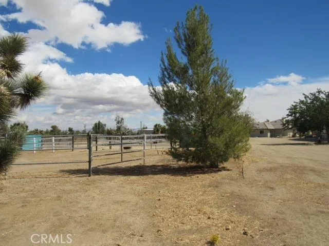 10262 Valle Vista Road, Phelan, California 92371