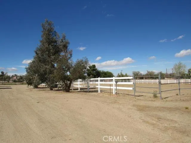 10262 Valle Vista Road, Phelan, California 92371