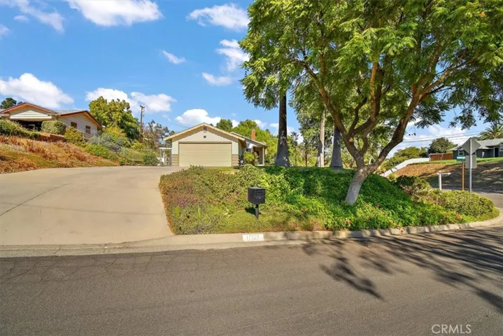 Long wide driveway for ALL your vehicles