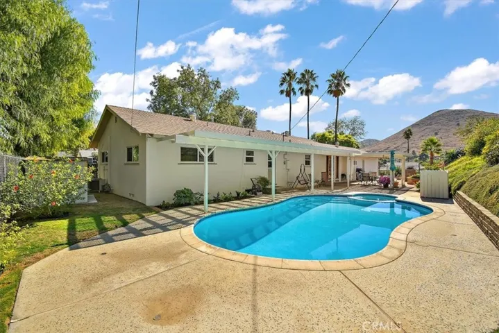 Well maintained pool and spa