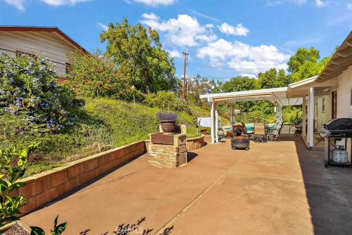 Long, side yard,  for RV storage, boat?