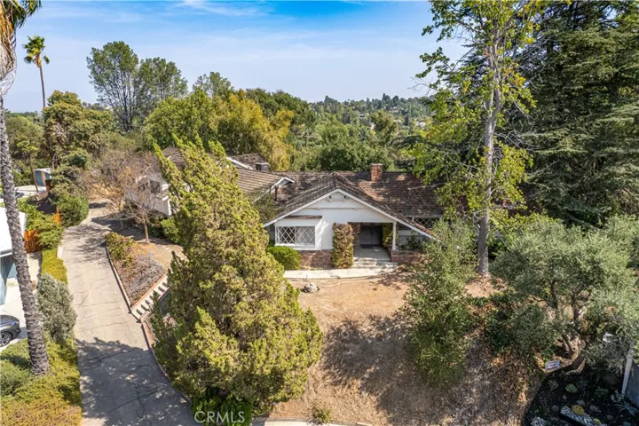 16800 Mooncrest Drive, Encino, California 91436
