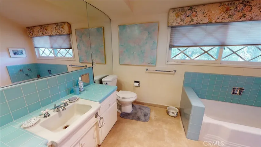 16800 Mooncrest Drive, Encino, California 91436