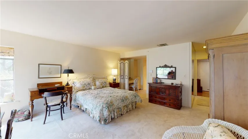 16800 Mooncrest Drive, Encino, California 91436