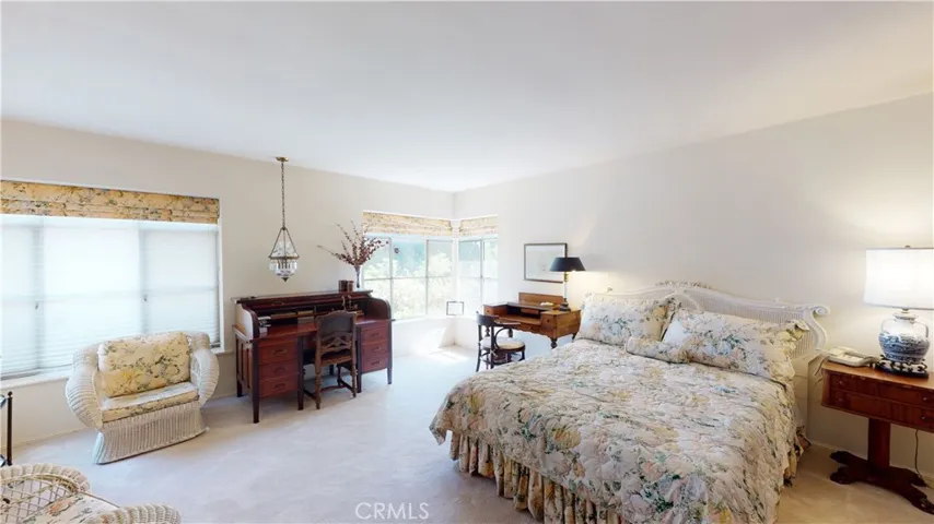 16800 Mooncrest Drive, Encino, California 91436