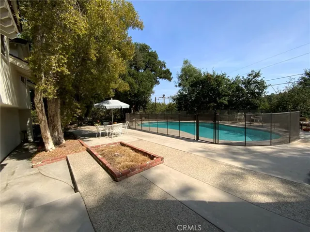 16800 Mooncrest Drive, Encino, California 91436