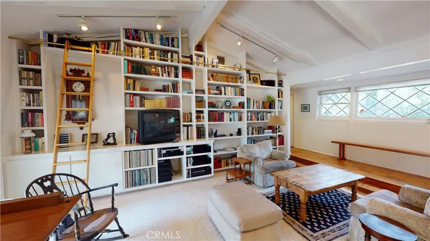 16800 Mooncrest Drive, Encino, California 91436