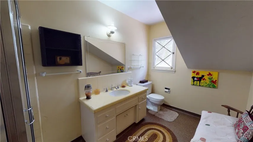 16800 Mooncrest Drive, Encino, California 91436