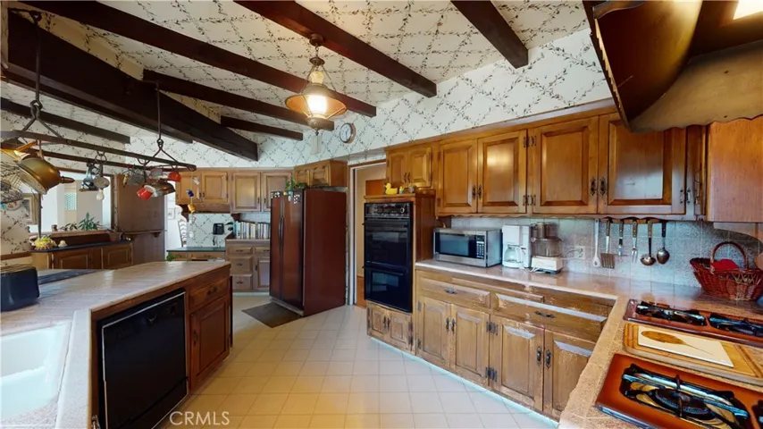 16800 Mooncrest Drive, Encino, California 91436