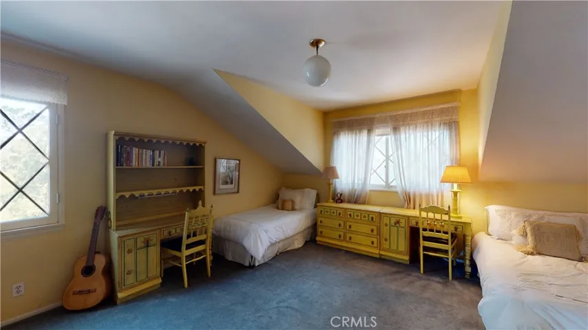 16800 Mooncrest Drive, Encino, California 91436