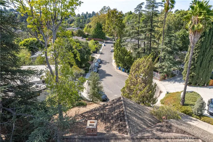 16800 Mooncrest Drive, Encino, California 91436