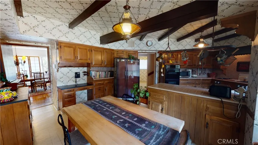 16800 Mooncrest Drive, Encino, California 91436