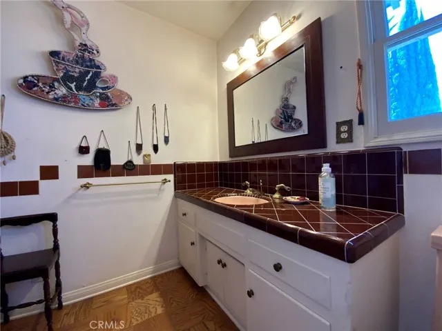 16800 Mooncrest Drive, Encino, California 91436