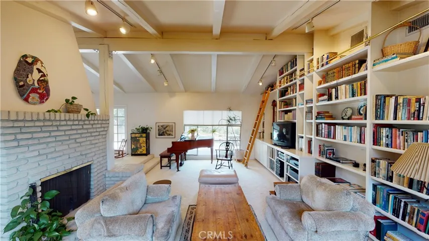 16800 Mooncrest Drive, Encino, California 91436