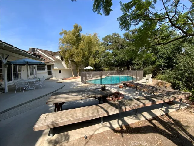 16800 Mooncrest Drive, Encino, California 91436
