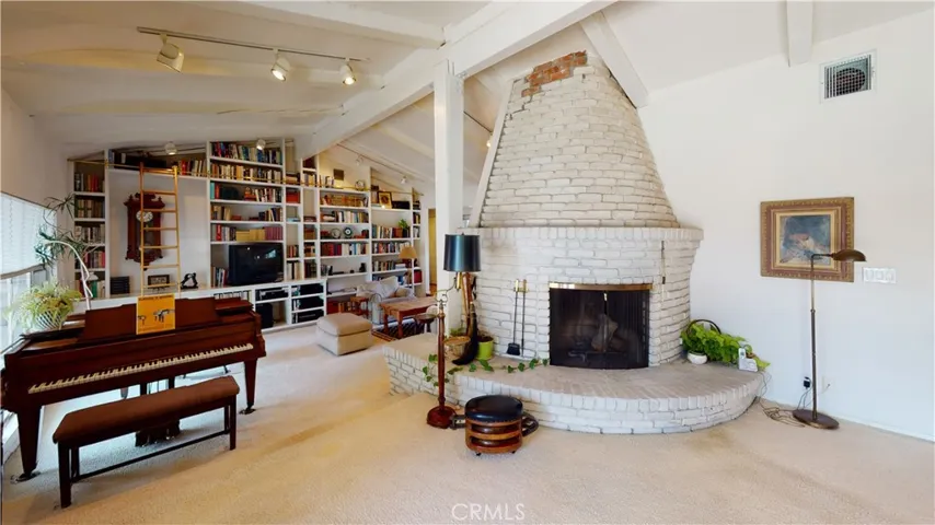 16800 Mooncrest Drive, Encino, California 91436