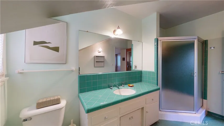 16800 Mooncrest Drive, Encino, California 91436