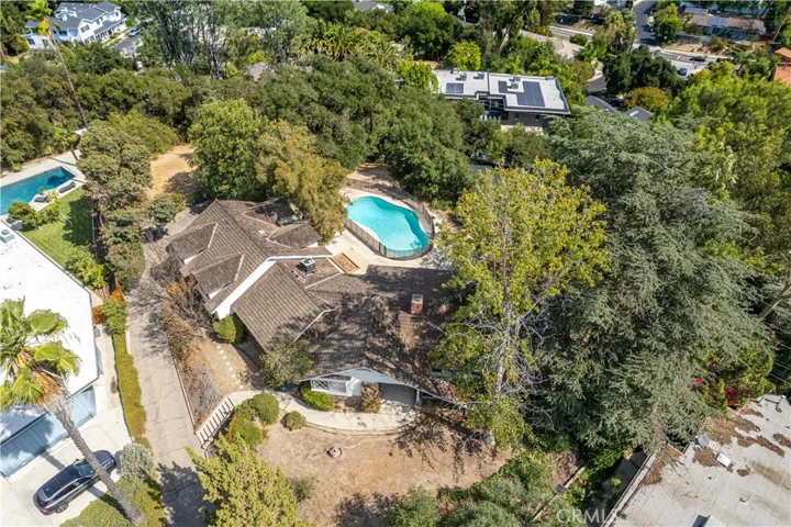 16800 Mooncrest Drive, Encino, California 91436