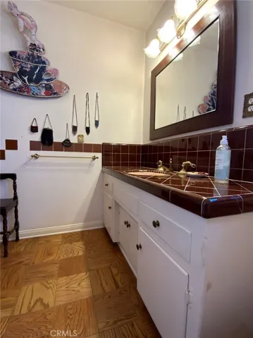 16800 Mooncrest Drive, Encino, California 91436