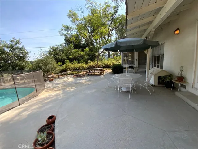 16800 Mooncrest Drive, Encino, California 91436
