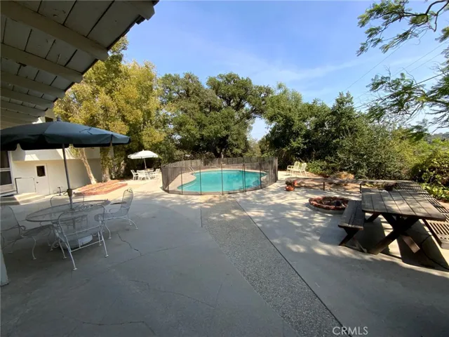 16800 Mooncrest Drive, Encino, California 91436