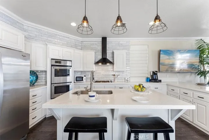 Nice quaint breakfast bar for two.