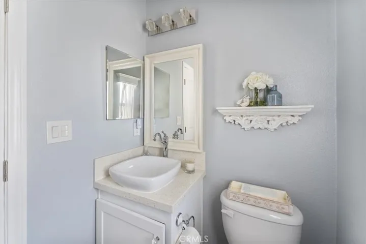 Guest bathroom.
