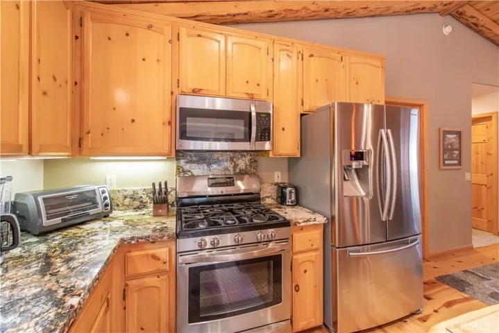 41821 Garstin Drive, Big Bear, California 92315