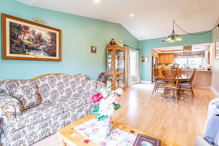 20741 Dan Court, Saugus, California 91350