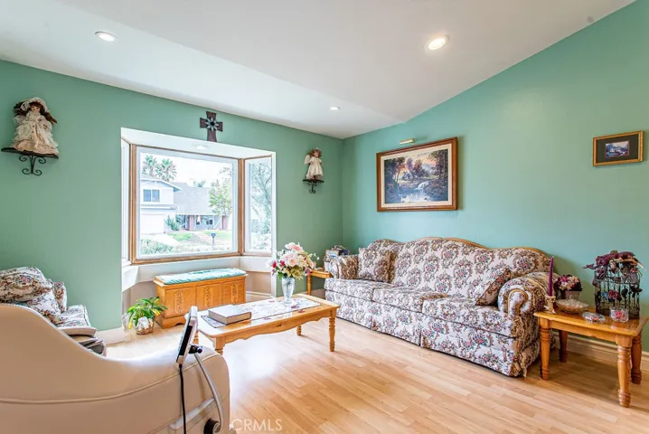 20741 Dan Court, Saugus, California 91350