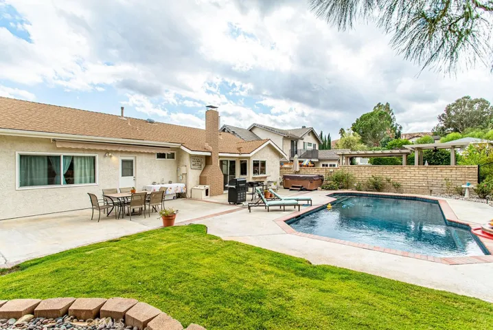 20741 Dan Court, Saugus, California 91350
