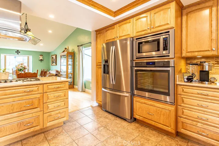 20741 Dan Court, Saugus, California 91350
