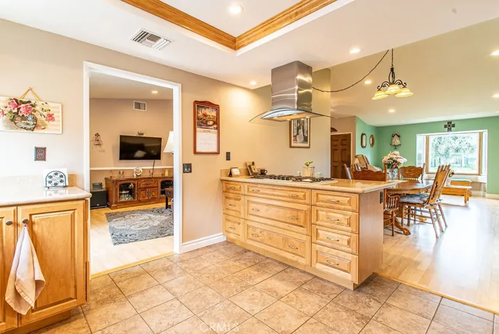 20741 Dan Court, Saugus, California 91350